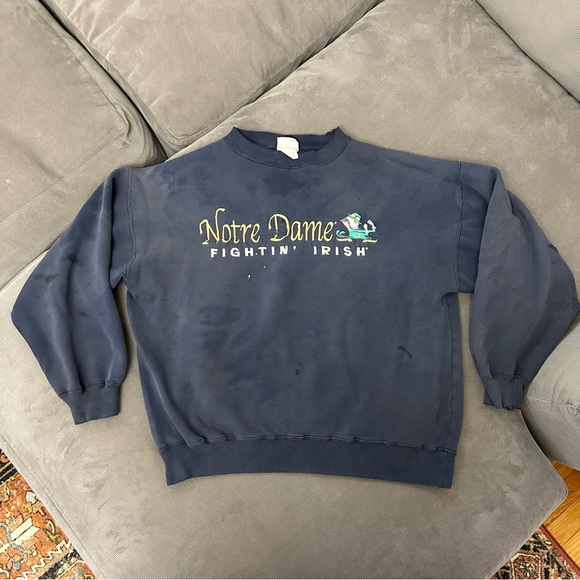 Vintage Team Edition Apparel Notre Dame Fightin' Irish Large Sweatshirt Thrashed - Picture 1 of 10